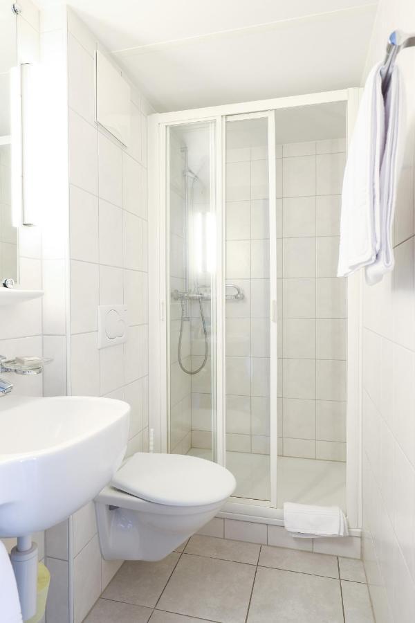 Hotel Loewen Niederuzwil ภายนอก รูปภาพ